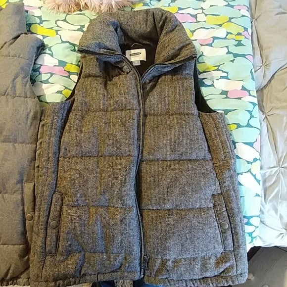 2 puffy vests from old navy. - Picture 3 of 5